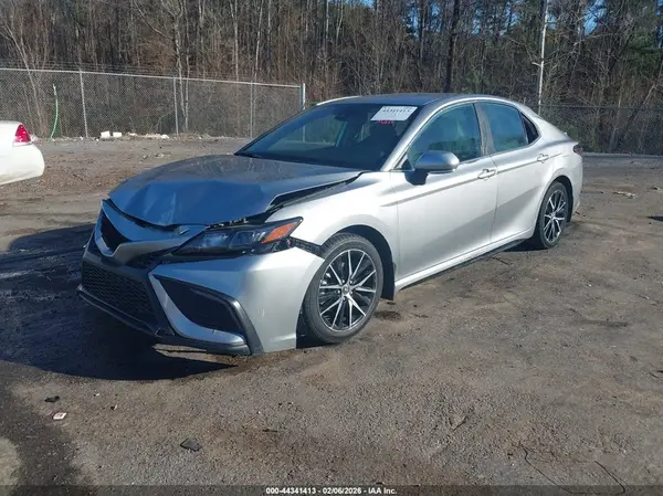 4T1G11AK3NU633993 2022 TOYOTA CAMRY - Image 2