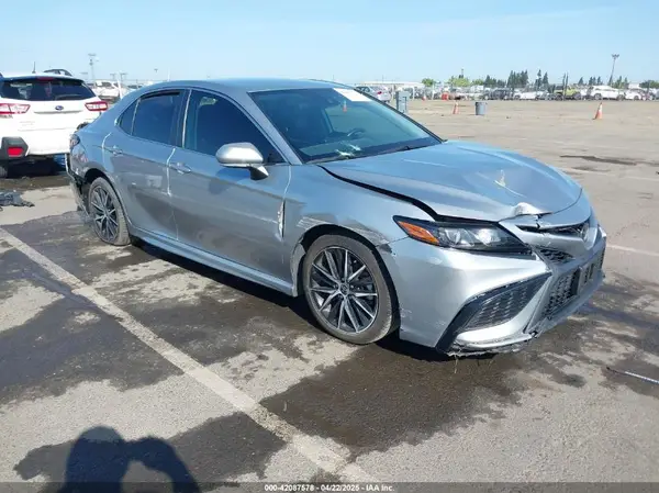 4T1G11AK3NU638448 2022 TOYOTA CAMRY - Image 1