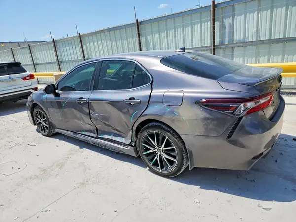4T1G11AK3NU638577 2022 TOYOTA CAMRY - Image 2