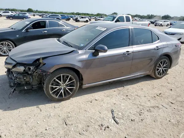 4T1G11AK3NU638613 2022 TOYOTA CAMRY - Image 1