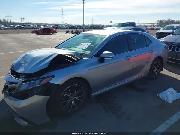 4T1G11AK3NU644122 2022 TOYOTA CAMRY - Image 2
