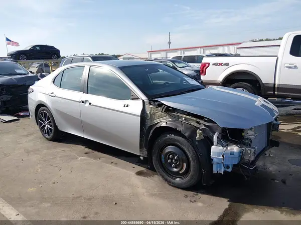 4T1G11AK3NU644475 2022 TOYOTA CAMRY - Image 1