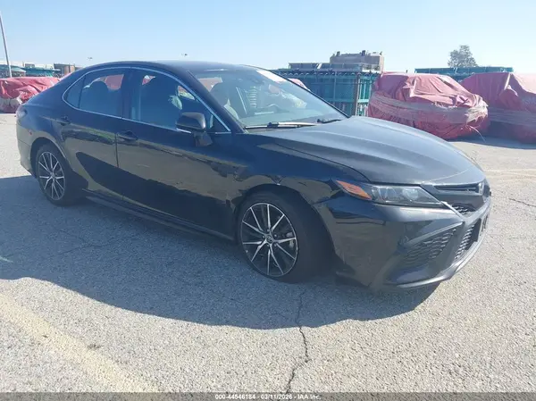 4T1G11AK3NU645643 2022 TOYOTA CAMRY - Image 1
