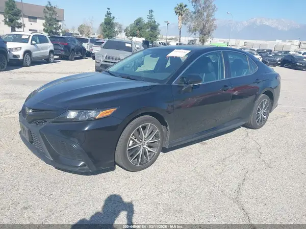 4T1G11AK3NU645643 2022 TOYOTA CAMRY - Image 2