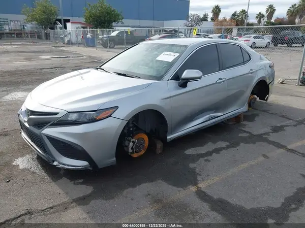 4T1G11AK3NU645755 2022 TOYOTA CAMRY - Image 2