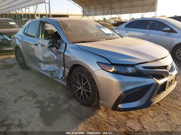 4T1G11AK3NU646260 2022 TOYOTA CAMRY - Image 1