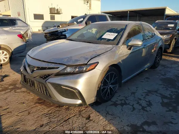 4T1G11AK3NU646260 2022 TOYOTA CAMRY - Image 2