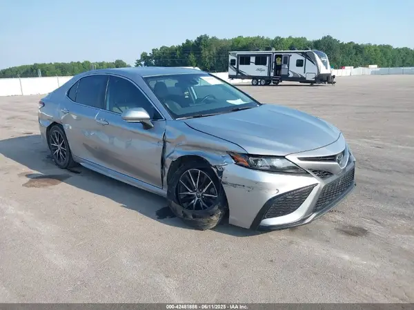 4T1G11AK3NU648915 2022 TOYOTA CAMRY - Image 1