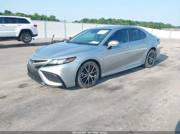 4T1G11AK3NU648915 2022 TOYOTA CAMRY - Image 2