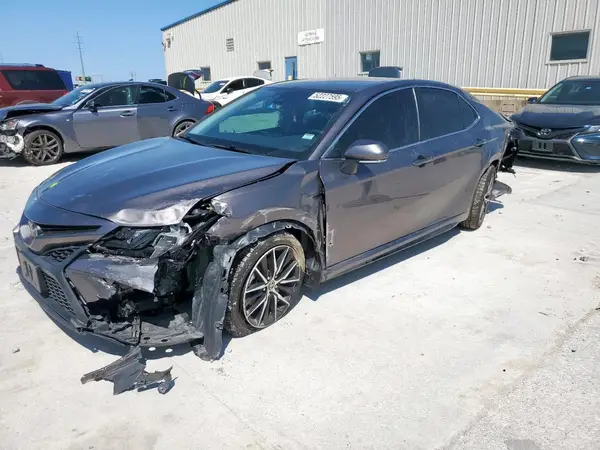4T1G11AK3NU652043 2022 TOYOTA CAMRY - Image 1