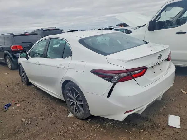4T1G11AK3NU653130 2022 TOYOTA CAMRY - Image 2