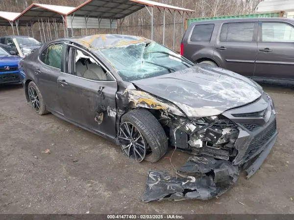 4T1G11AK3NU656948 2022 TOYOTA CAMRY - Image 1