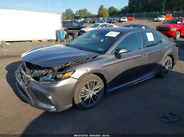 4T1G11AK3NU657470 2022 TOYOTA CAMRY - Image 2