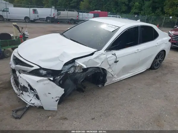 4T1G11AK3NU657534 2022 TOYOTA CAMRY - Image 2