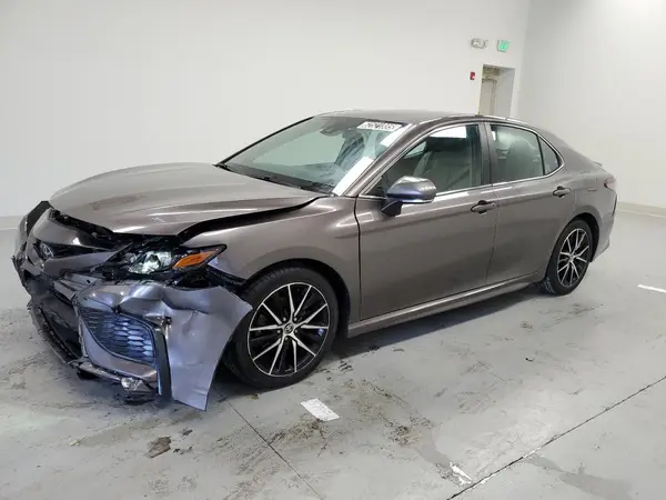 4T1G11AK3NU658442 2022 TOYOTA CAMRY - Image 1