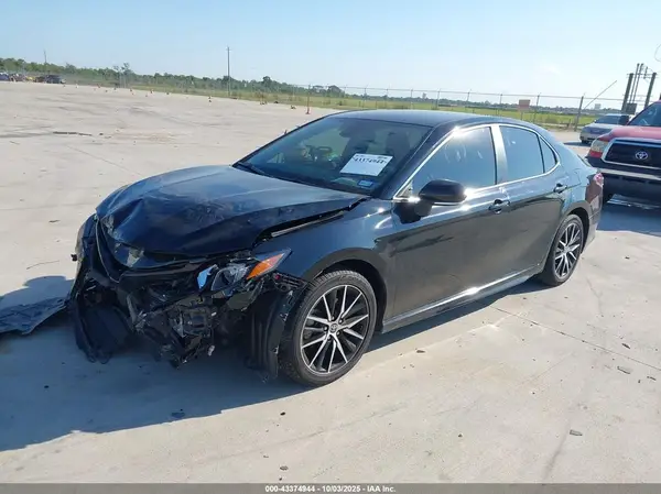 4T1G11AK3NU658893 2022 TOYOTA CAMRY - Image 2