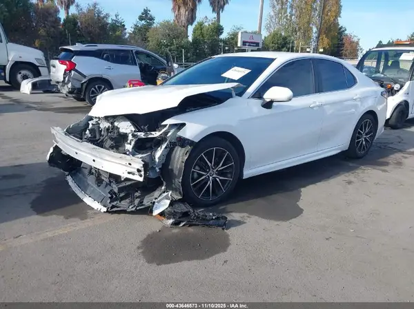 4T1G11AK3NU665262 2022 TOYOTA CAMRY - Image 2