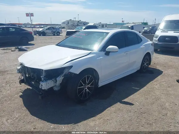 4T1G11AK3NU671160 2022 TOYOTA CAMRY - Image 2