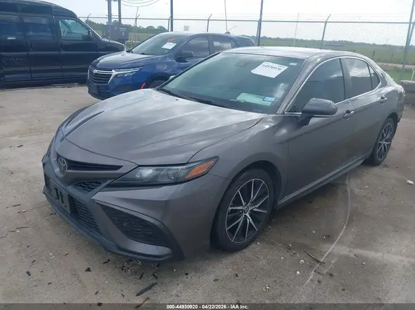 4T1G11AK3NU672129 2022 TOYOTA CAMRY - Image 2