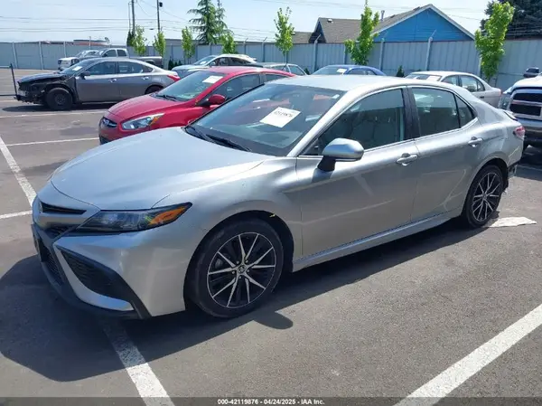 4T1G11AK3NU672230 2022 TOYOTA CAMRY - Image 2
