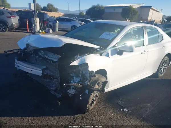 4T1G11AK3NU674270 2022 TOYOTA CAMRY - Image 2