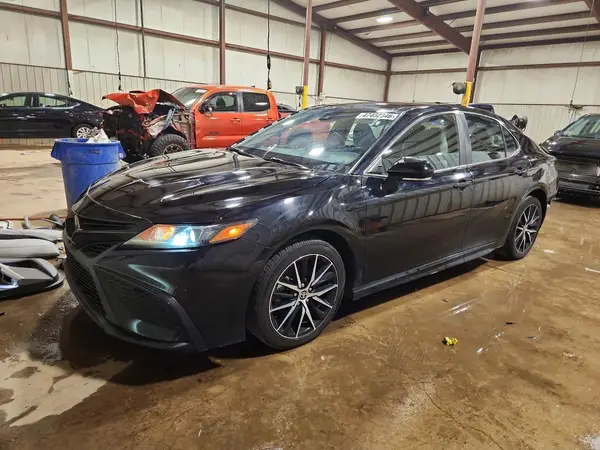 4T1G11AK3NU675645 2022 TOYOTA CAMRY - Image 1