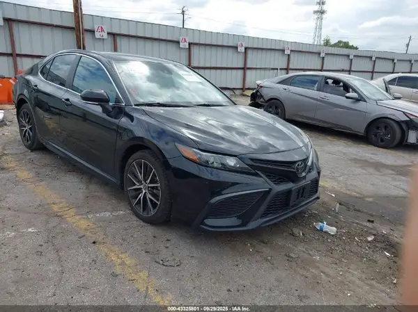 4T1G11AK3NU677346 2022 TOYOTA CAMRY - Image 1
