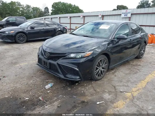 4T1G11AK3NU677346 2022 TOYOTA CAMRY - Image 2