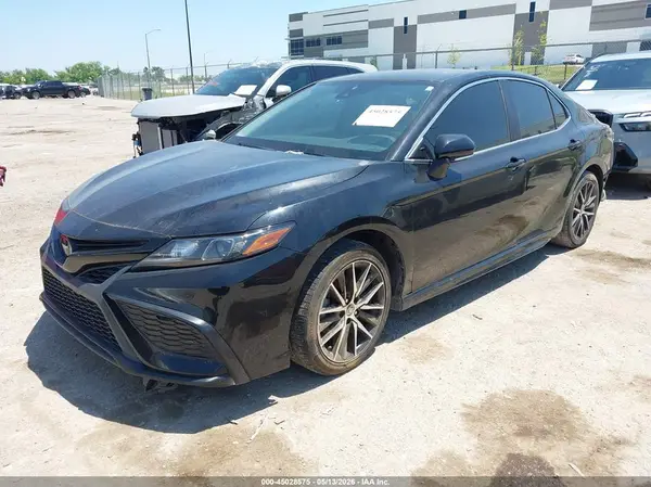 4T1G11AK3NU680389 2022 TOYOTA CAMRY - Image 2