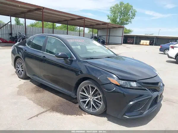 4T1G11AK3NU685446 2022 TOYOTA CAMRY - Image 1