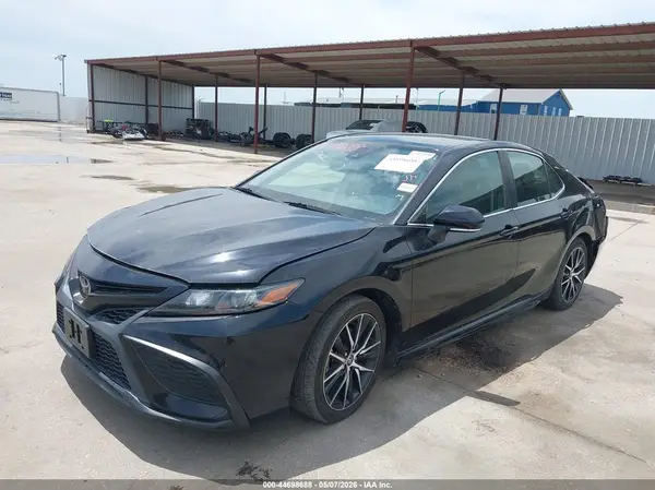 4T1G11AK3NU685446 2022 TOYOTA CAMRY - Image 2