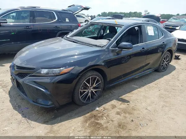 4T1G11AK3NU686869 2022 TOYOTA CAMRY - Image 2