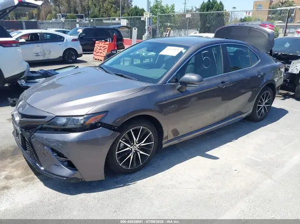 4T1G11AK3NU687018 2022 TOYOTA CAMRY - Image 2