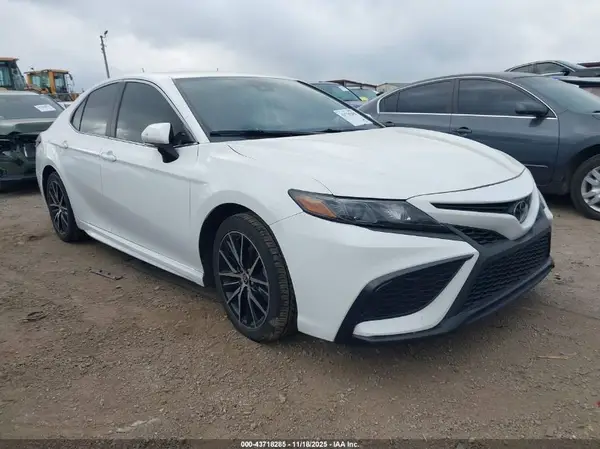 4T1G11AK3NU687388 2022 TOYOTA CAMRY - Image 1