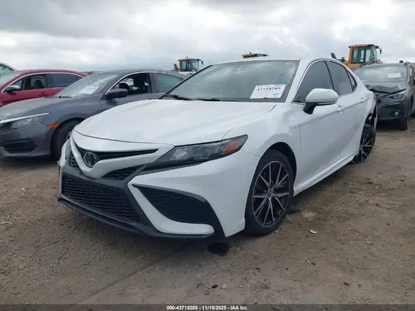 4T1G11AK3NU687388 2022 TOYOTA CAMRY - Image 2