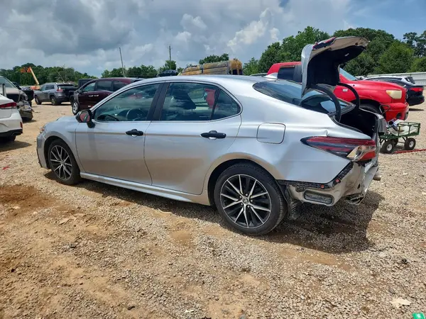 4T1G11AK3NU689318 2022 TOYOTA CAMRY - Image 2