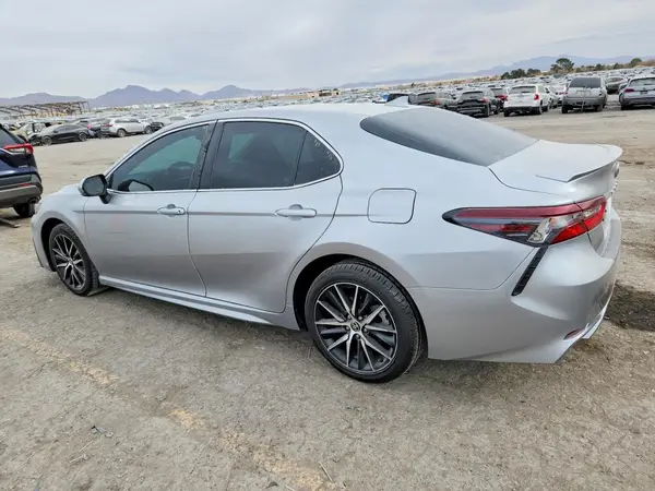 4T1G11AK3NU689352 2022 TOYOTA CAMRY - Image 2