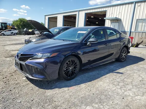 4T1G11AK3NU689688 2022 TOYOTA CAMRY - Image 1