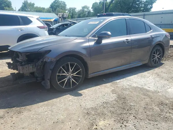 4T1G11AK3NU692591 2022 TOYOTA CAMRY - Image 1