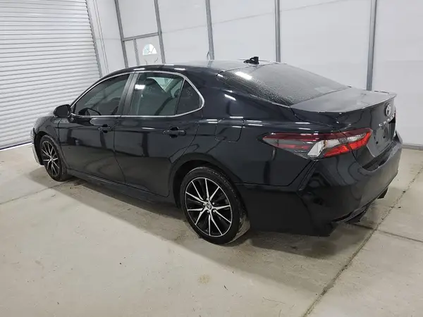 4T1G11AK3NU695894 2022 TOYOTA CAMRY - Image 2