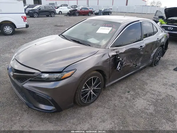4T1G11AK3NU702133 2022 TOYOTA CAMRY - Image 2