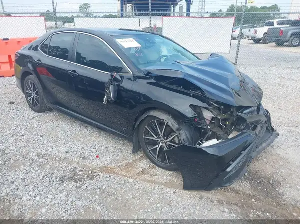 4T1G11AK3NU704917 2022 TOYOTA CAMRY - Image 1