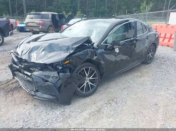 4T1G11AK3NU704917 2022 TOYOTA CAMRY - Image 2