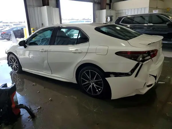 4T1G11AK3NU705338 2022 TOYOTA CAMRY - Image 2