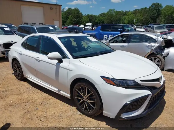 4T1G11AK3NU705579 2022 TOYOTA CAMRY - Image 1