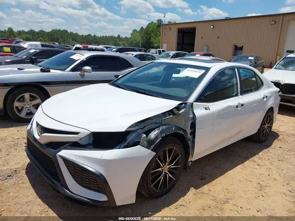 4T1G11AK3NU705579 2022 TOYOTA CAMRY - Image 2