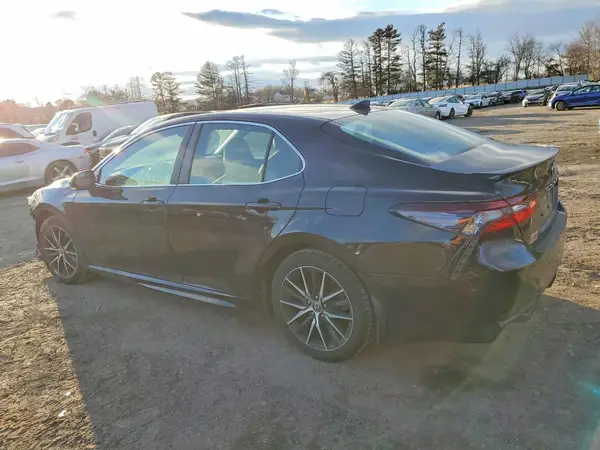 4T1G11AK3NU705937 2022 TOYOTA CAMRY - Image 2