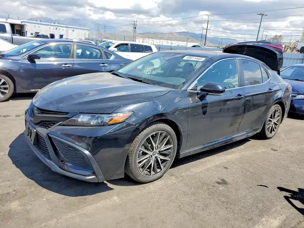 4T1G11AK3NU710670 2022 TOYOTA CAMRY - Image 1