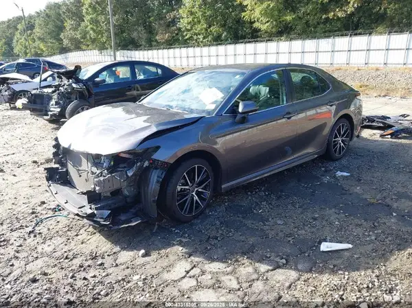 4T1G11AK3NU717084 2022 TOYOTA CAMRY - Image 2