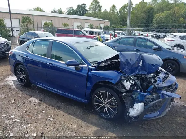 4T1G11AK3PU185578 2023 TOYOTA CAMRY - Image 1